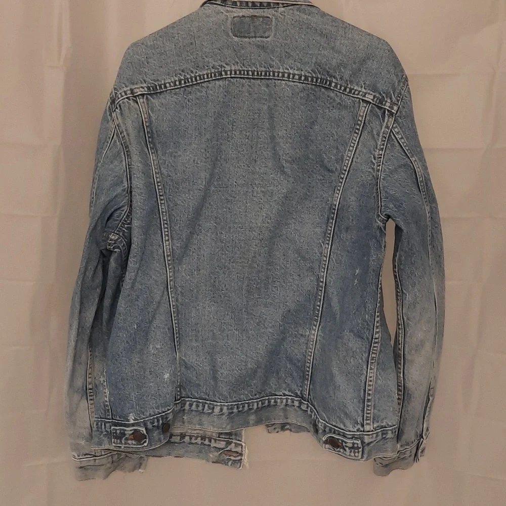 HOST PICK Strike a pose posh party 9/21 ! Vintage Levis jean jacket - Picture 3 of 3